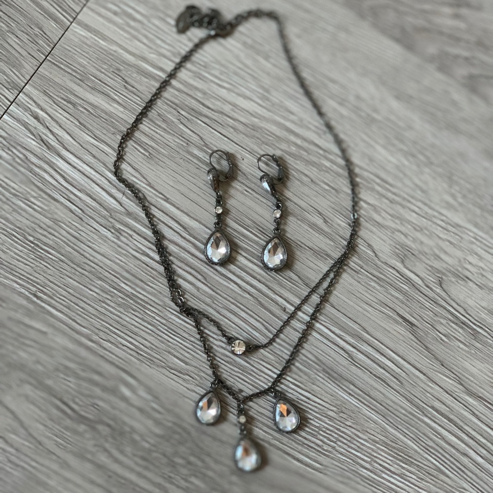 Guess Tear Drop Necklace and Earring Set